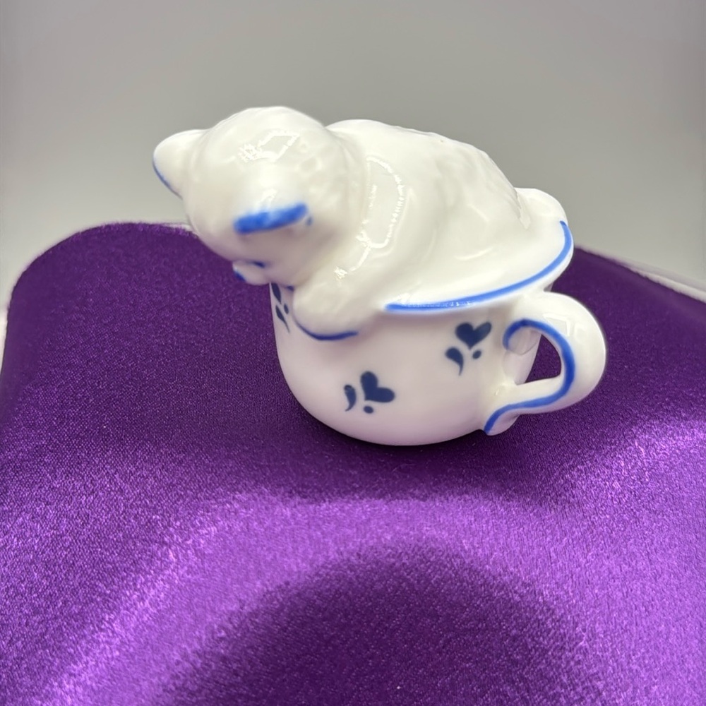 Enesco Kitty in a Cup